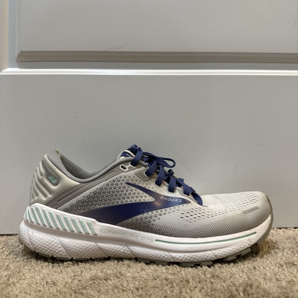 Brooks Adrenaline GTS 22 Womens 8.5B Gray Running Support Sneakers 1203531B045